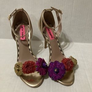 Betsy Johnson heels with flowers 💐